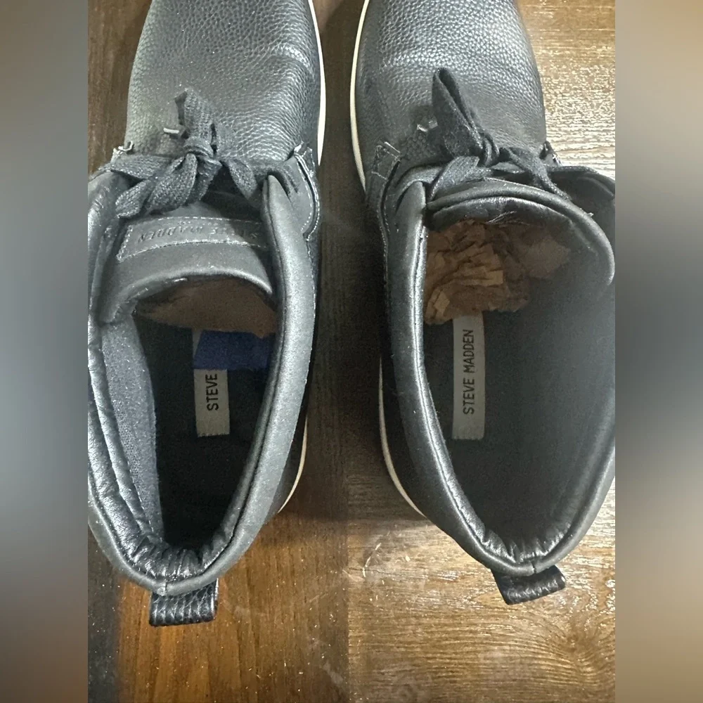 Steve Madden textured black